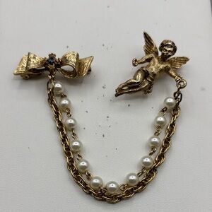 Sweet Goldtone Bow and Cherub Dual Brooch with Faux Pearl Link JP406
